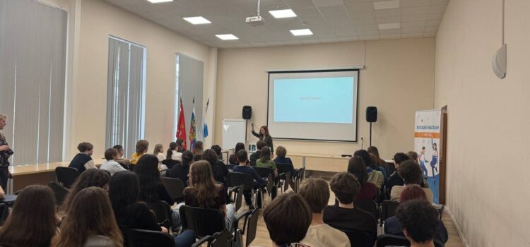В пятницу 22 мая в Экономическом лицее побывала Дарья Дмитриевна, кандидат экономических наук, доцент НИЯУ МИФИ, старший методолог Московской Бизнес Академии